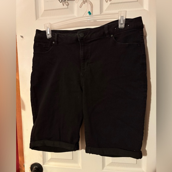 d. jeans Women's Black Bermuda Shorts - Picture 2 of 6